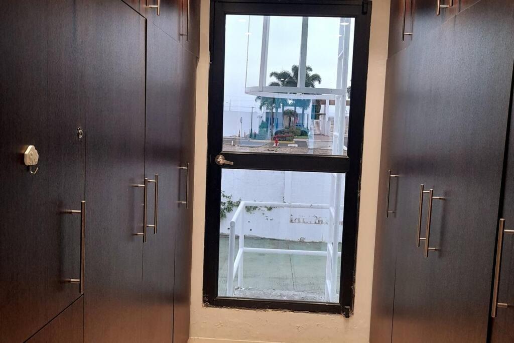 Espectacular Casa Grande Vacacional En Manta! Holiday home