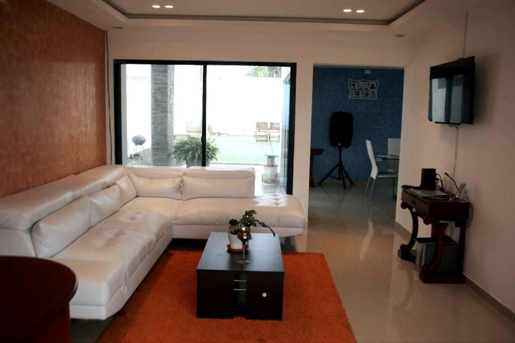 Espectacular Casa Grande Vacacional En Manta! Holiday home